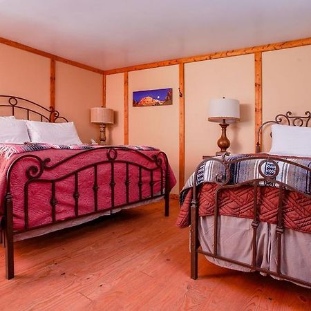 Round Top Hotel Экстерьер фото