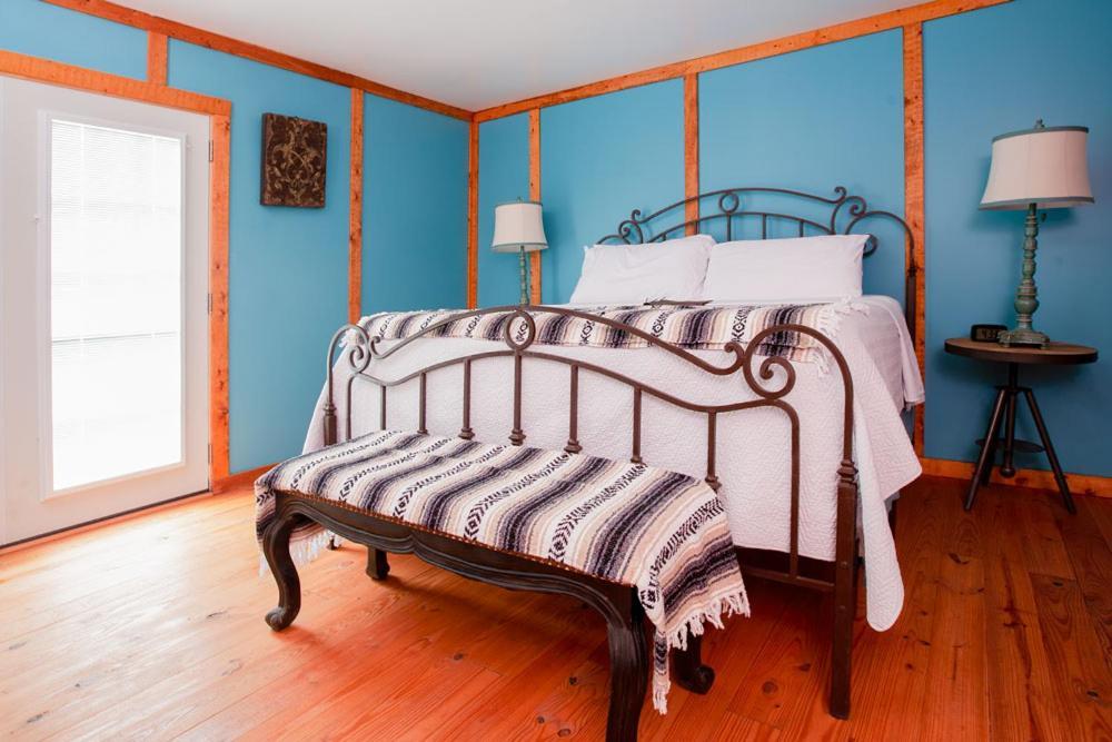 Round Top Hotel Экстерьер фото