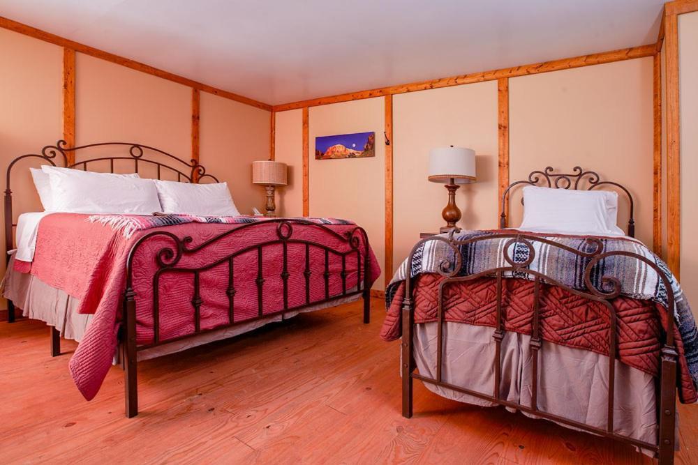 Round Top Hotel Экстерьер фото