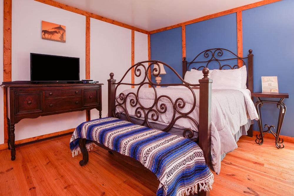Round Top Hotel Экстерьер фото