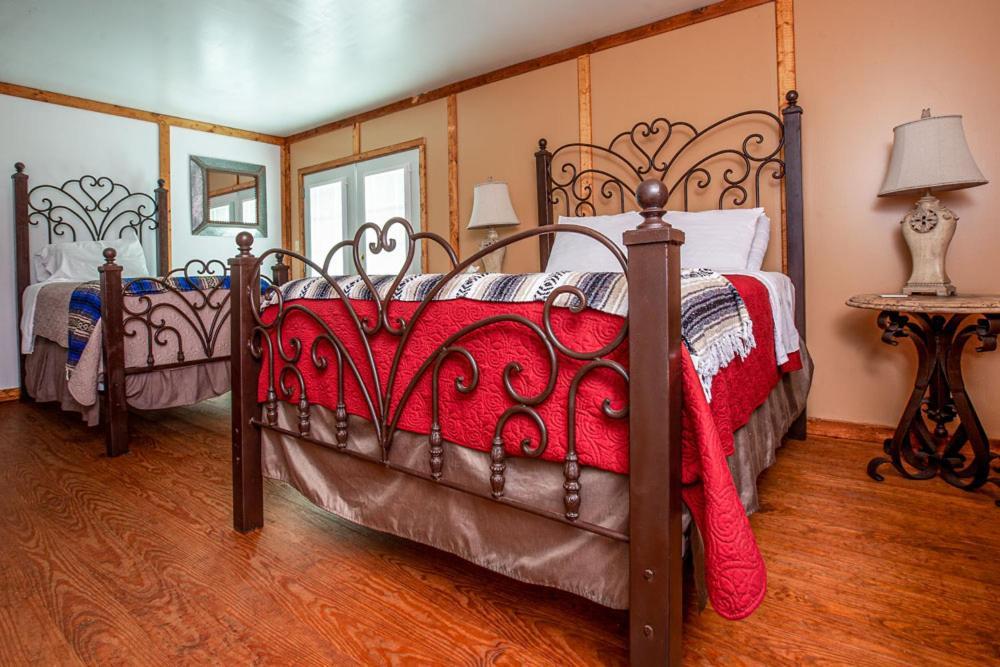 Round Top Hotel Экстерьер фото